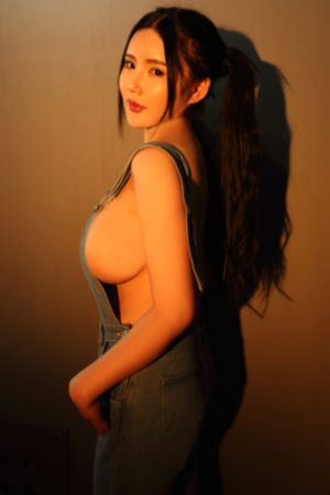 他揉捏她两乳不停呻吟微博